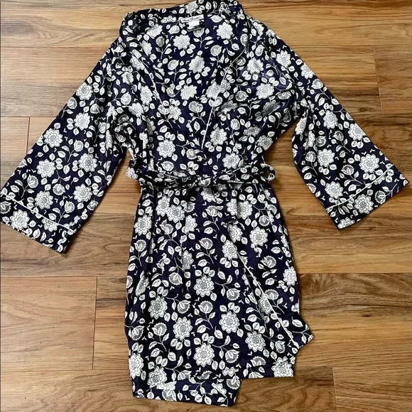 Linea Donatella Silky Soft Navy Blue Floral Robe - like new!!! 🌷 Size Small - Picture 3 of 6